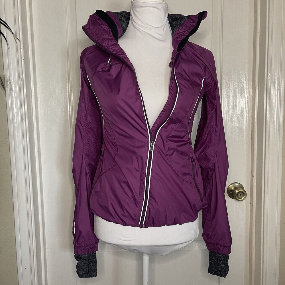 Lululemon Inspire Run Woman's Sz 2 Hooded Running Jacket Dewberry Hand Warmers - Picture 2 of 12
